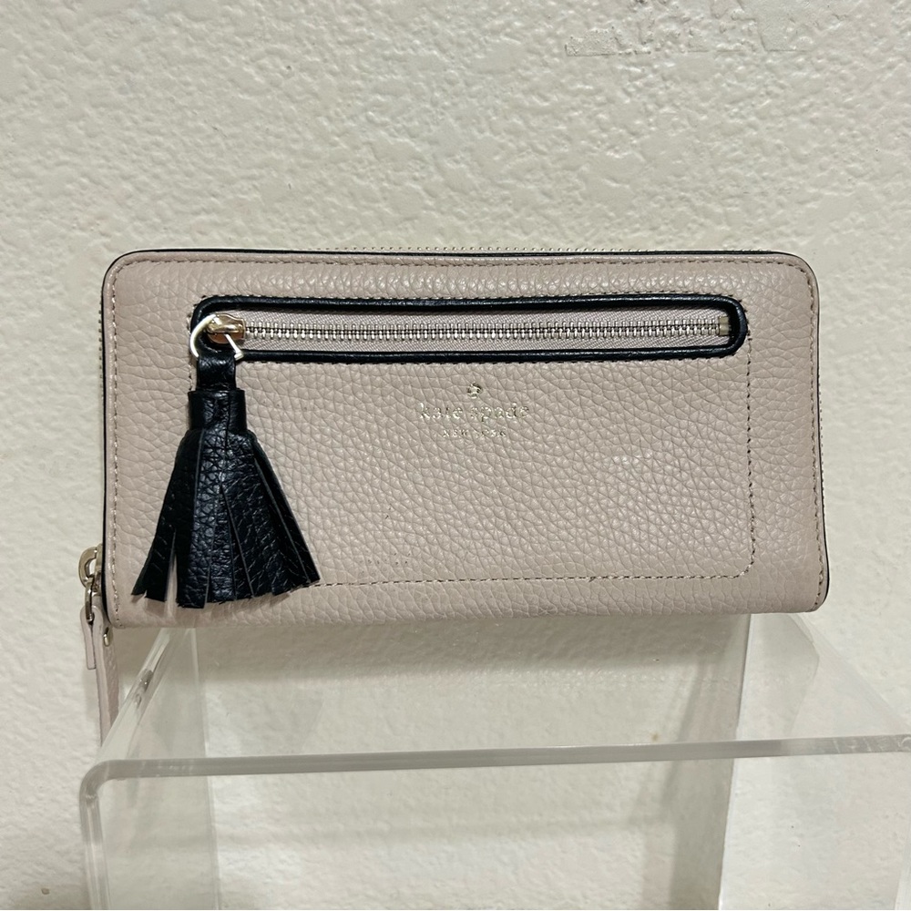 - Kate spade zip wallet